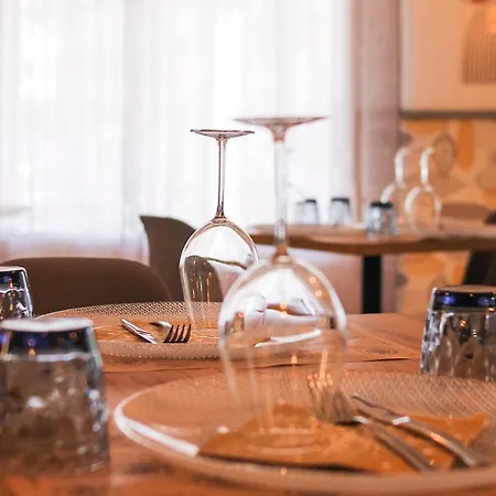 Vía Sevilla - Cádiz Alojamiento&restaurante El Cuervo (Andalusia)