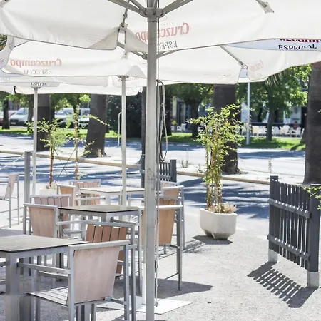Vía Sevilla - Cádiz Alojamiento&restaurante * El Cuervo (Andalusia)